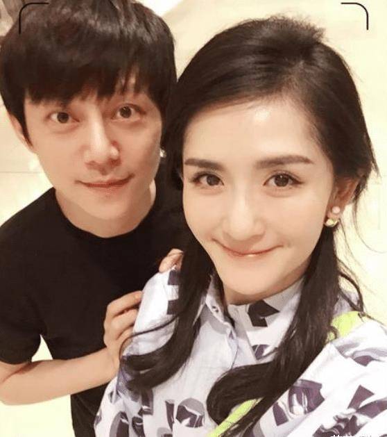 谢娜和何炅最没默契的一次,两人愣三秒都无法救场,连导演都头疼_张杰