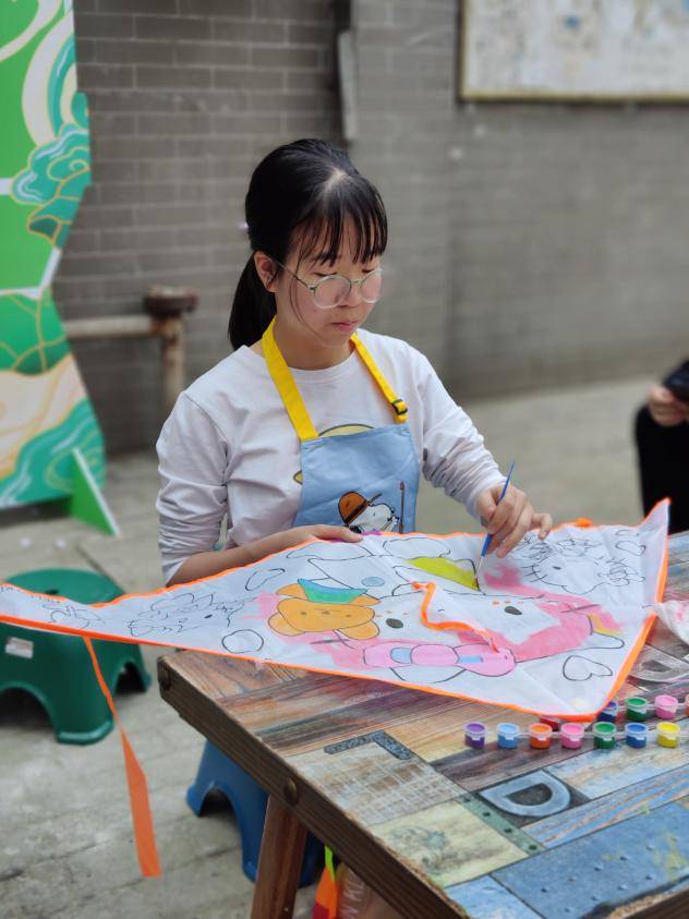通过本次活动的开展,不仅让孩子们感受到手绘纸鸢的乐趣,收获了友谊
