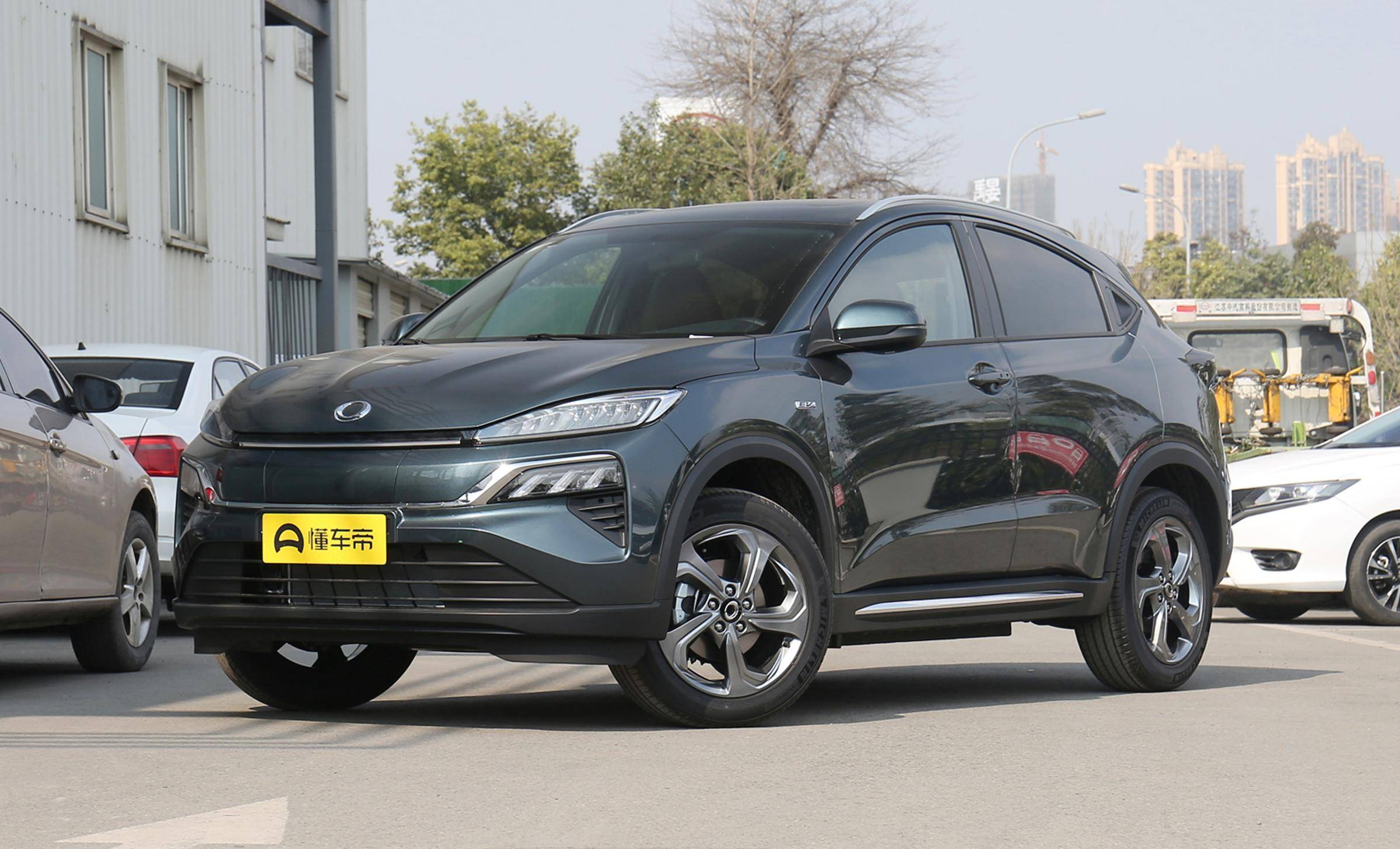 能耗费用动力方面,思铭东风本田m-nv 2020款 尚逸版搭载纯电动163马力