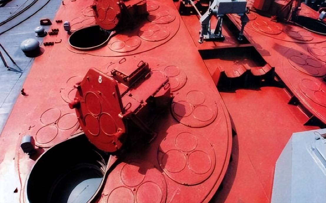 为什么只有俄罗斯的军舰甲板是红色的?是生怕别人看不到自己吗?