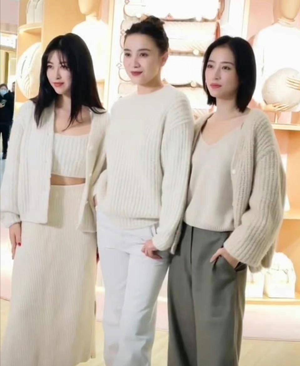 宋佳,周雨彤,朱珠合体美图释出,三个人秀美腿真惹眼_时尚_选择了_白色