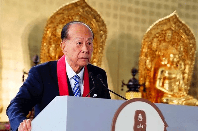 不过在李嘉诚累计的300亿捐款,竟然就有30亿是捐给慈山寺.