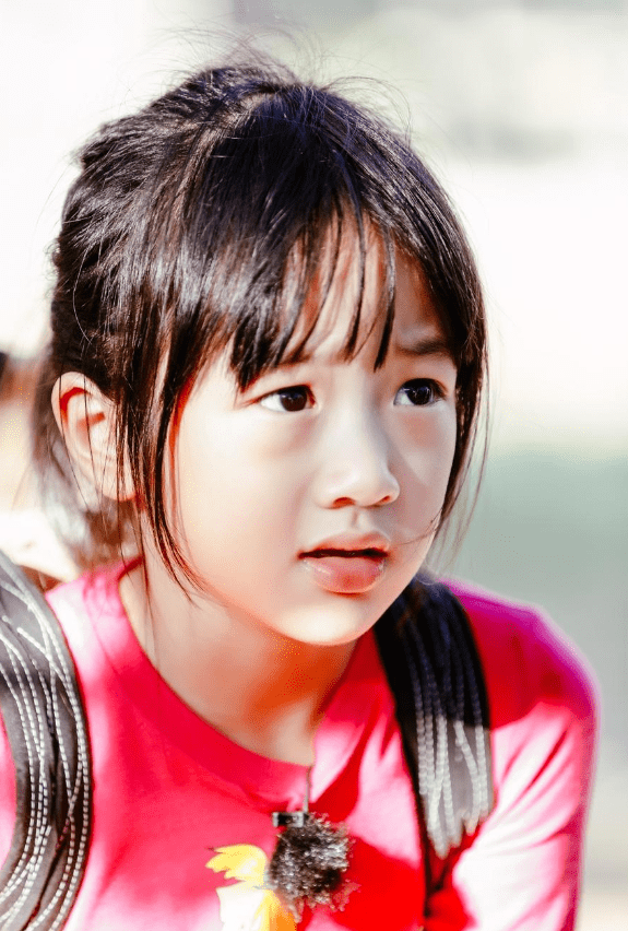 吴尊晒女儿近照,10岁neinei美到不敢认,"竹竿腿"绝了_类节目_爸爸_一