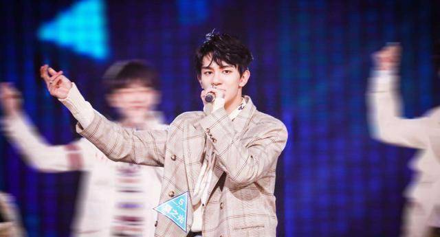 r1se任豪事件持续发酵,夏之光恋情被爆,哇唧唧哇恋爱自由引热议_网友