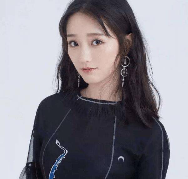 比如说《招摇》,《煮妇神探》,还有《新白娘子传奇》等等!