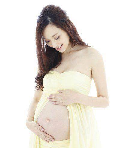 12年后蒋勤勤再晒孕肚照:尺度小了却更美了?