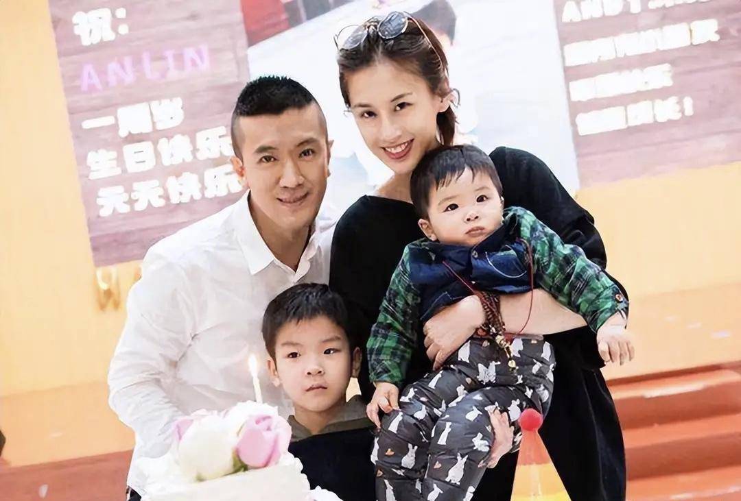 40岁黄圣依疑怀三胎!