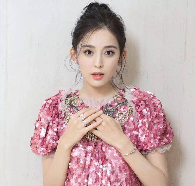 古力娜扎现身张翰所住小区,二人要复合?