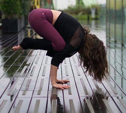 一个动作练出"水蛇腰",让身材真正散发气场魅力_身体_地面_双手