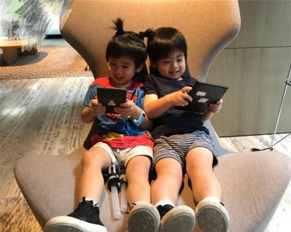 陈若仪带双胞胎去买面包,双胞胎不知道吃哪个好了_凯凯_林志颖_jenson