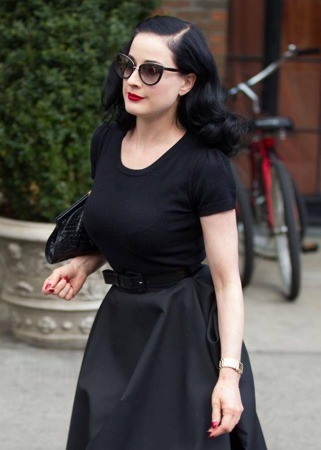蒂塔·万提斯(ditavonteese)妆容精致魅力十足.