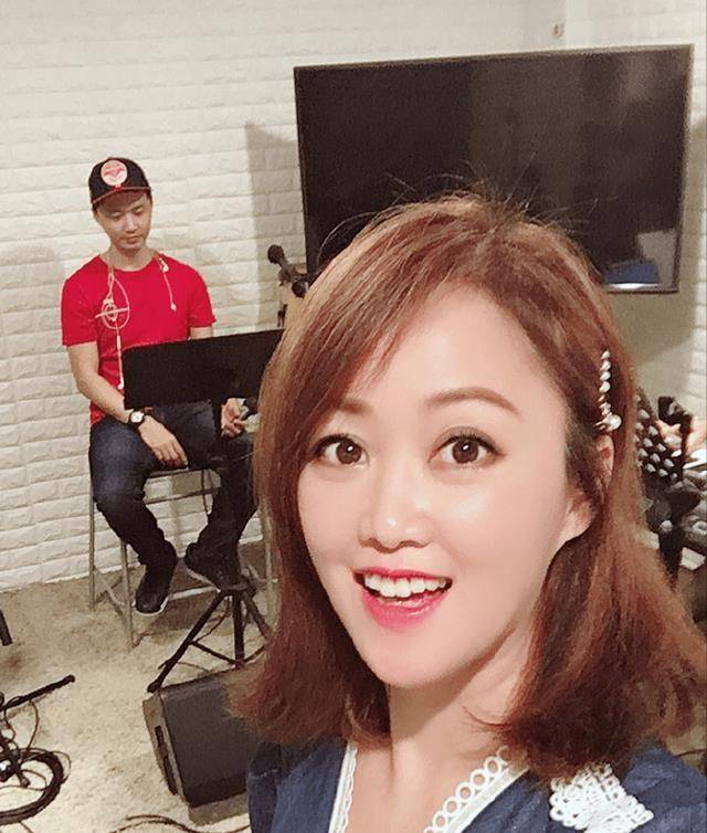 也不一定比梁小冰过得幸福,至少陈法蓉就不如梁小冰,对此你有什么看法