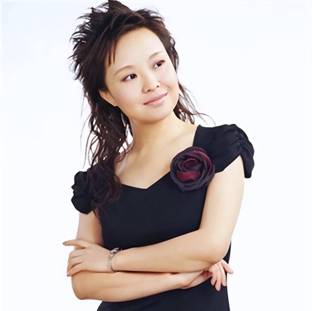 东方卫视主播叶蓉,2011年产女,复出后风韵犹存_广大观众_财富人生