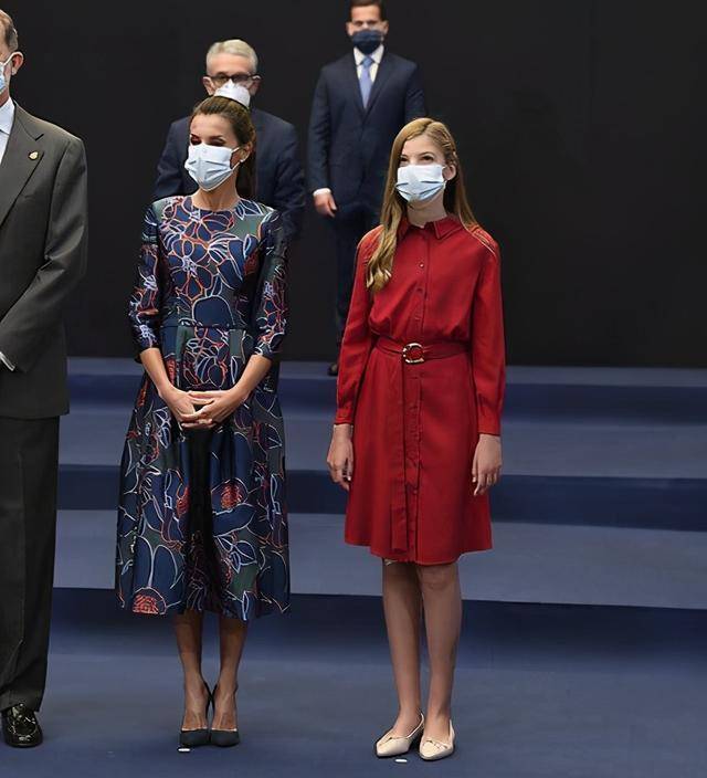 莱昂诺尔公主穿碎花裙显老气!