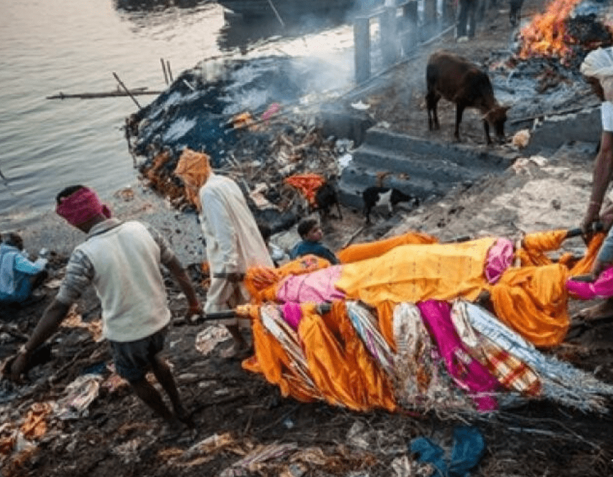 印度神秘族群人均50岁:吃腐烂尸体,骨灰涂抹全身,以此净化灵魂