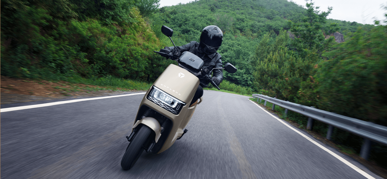 通勤好帮手,雅迪 e10 电摩:石墨烯电池,前后碟刹,4990元起,还等什么?