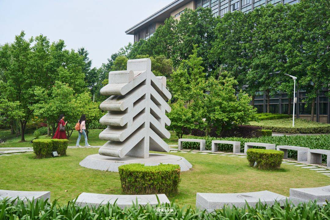 华东师范大学(闵行校区)地址闵行区东川路500号*校外人员,可刷身份证