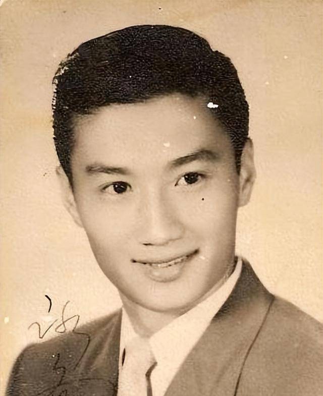 比如说谢霆锋的父亲谢贤,当年一见洪金梅几乎是走不动路的.