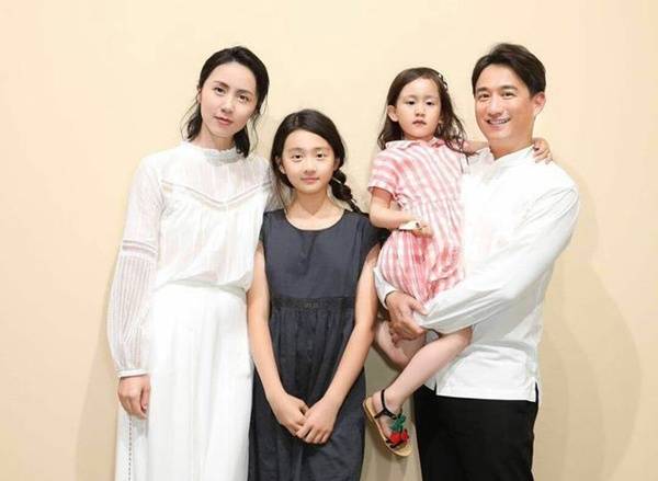 黄磊15岁女儿被造谣后报警,张含韵曾有相同经历,沉寂了整整16年_谣言