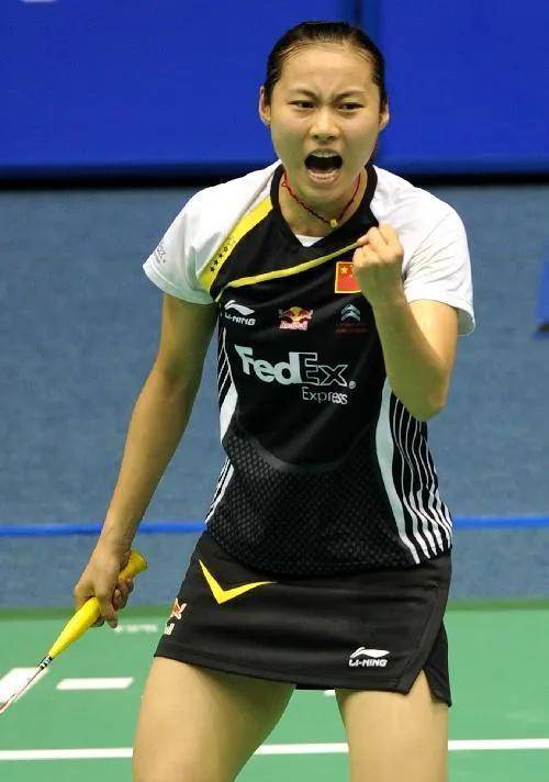 "王仪涵:为事业25岁不结婚,31岁下嫁不知名小师弟_训练_时候_羽毛球