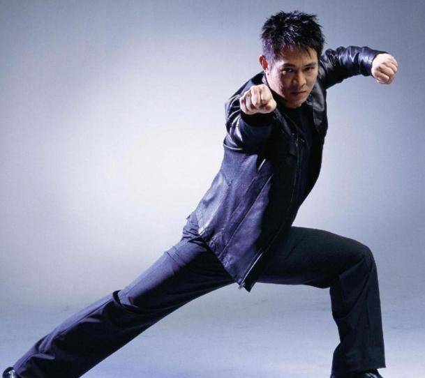 李连杰一通电话浑身颤抖,转身经纪人身中9弹,当场毙命_嘉禾_罗大卫