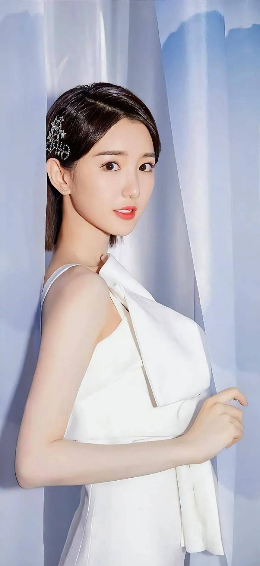 33岁毛晓彤,甜美可人身材有型,这个女神越来越有魅力了_时尚_观众