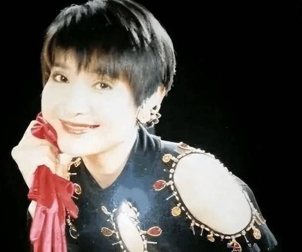 《美丽凄美》张咪:内地首位被禁歌手,她的故事远比想象中坎坷_妈妈