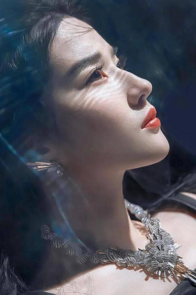 刘亦菲:才貌双全的国民女神,婚姻幸福生活充满正能量!_女性_个性_美貌