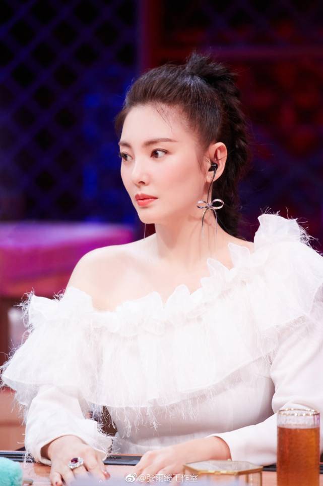 张雨绮晒运动照大晒马甲线,身材甚佳仿如20岁!_微博_外貌_衬衣