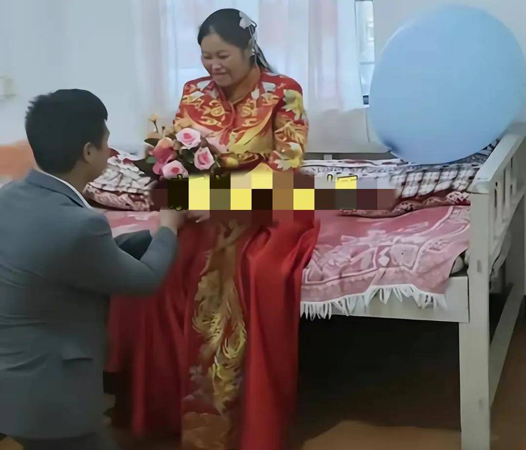 云南18岁小伙娶45岁大妈做老婆,网友这怎么下得了手比他妈还大_杨成