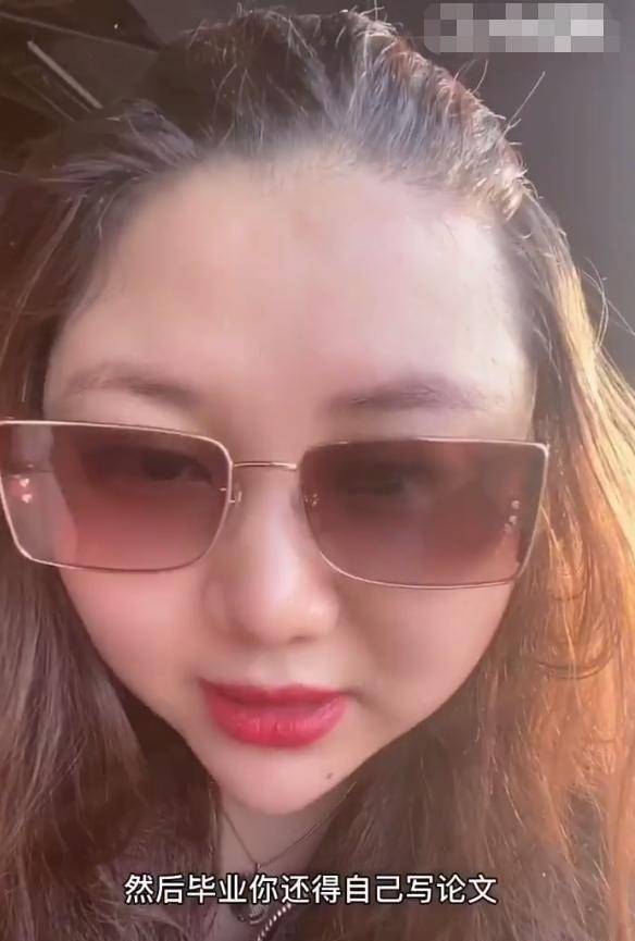 顶级经纪人曝入学北大很心酸!带火了李现朱亚文,背的包才20块?
