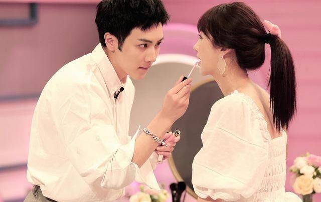 给李菲儿化完妆后,戴景耀反思mike困惑,秦奋居然开始怀疑自己_时候