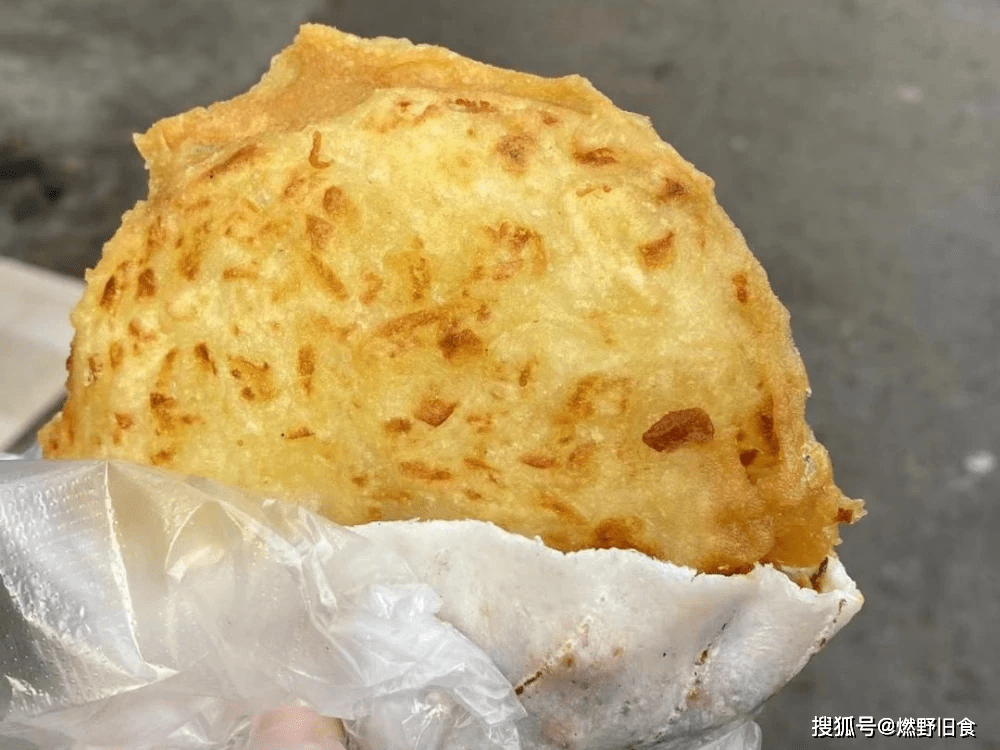 油糕主要原料为外层包裹的稀米粉,里面夹心的原料多