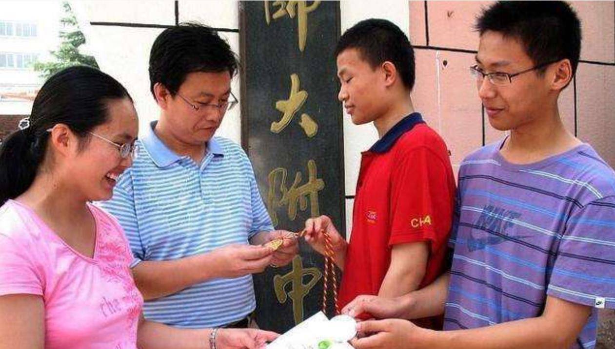 奥赛满分、婉拒哈佛，韦东奕，何以“封神”？-韦东奕奥数竞赛