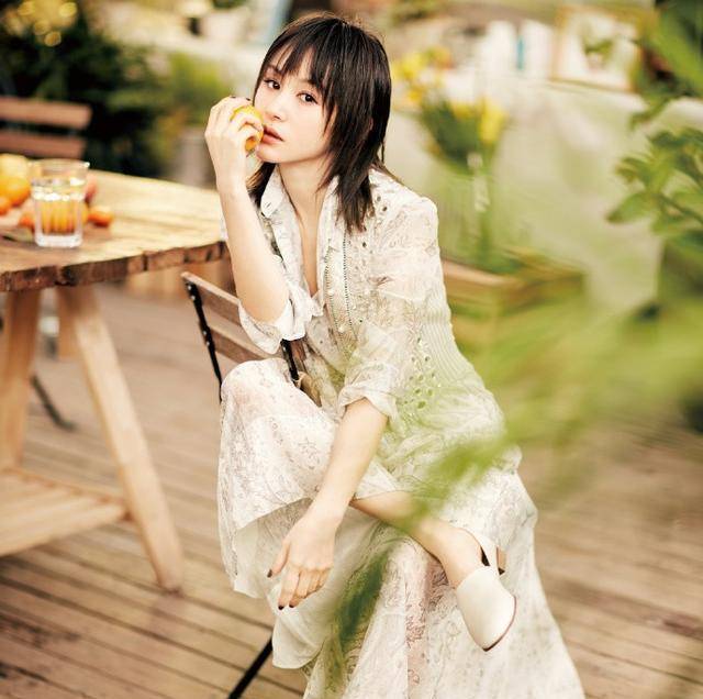 王子文晒最新封面照感受她春天里沁人心脾的颜值暴击_照片_妖精_感觉