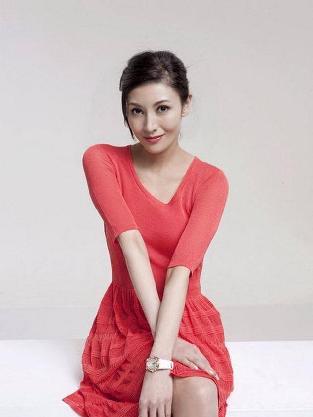 被李嘉欣甩了的倪震转身疯狂追周慧敏,追完他又爱上了陈法蓉_骄傲_地