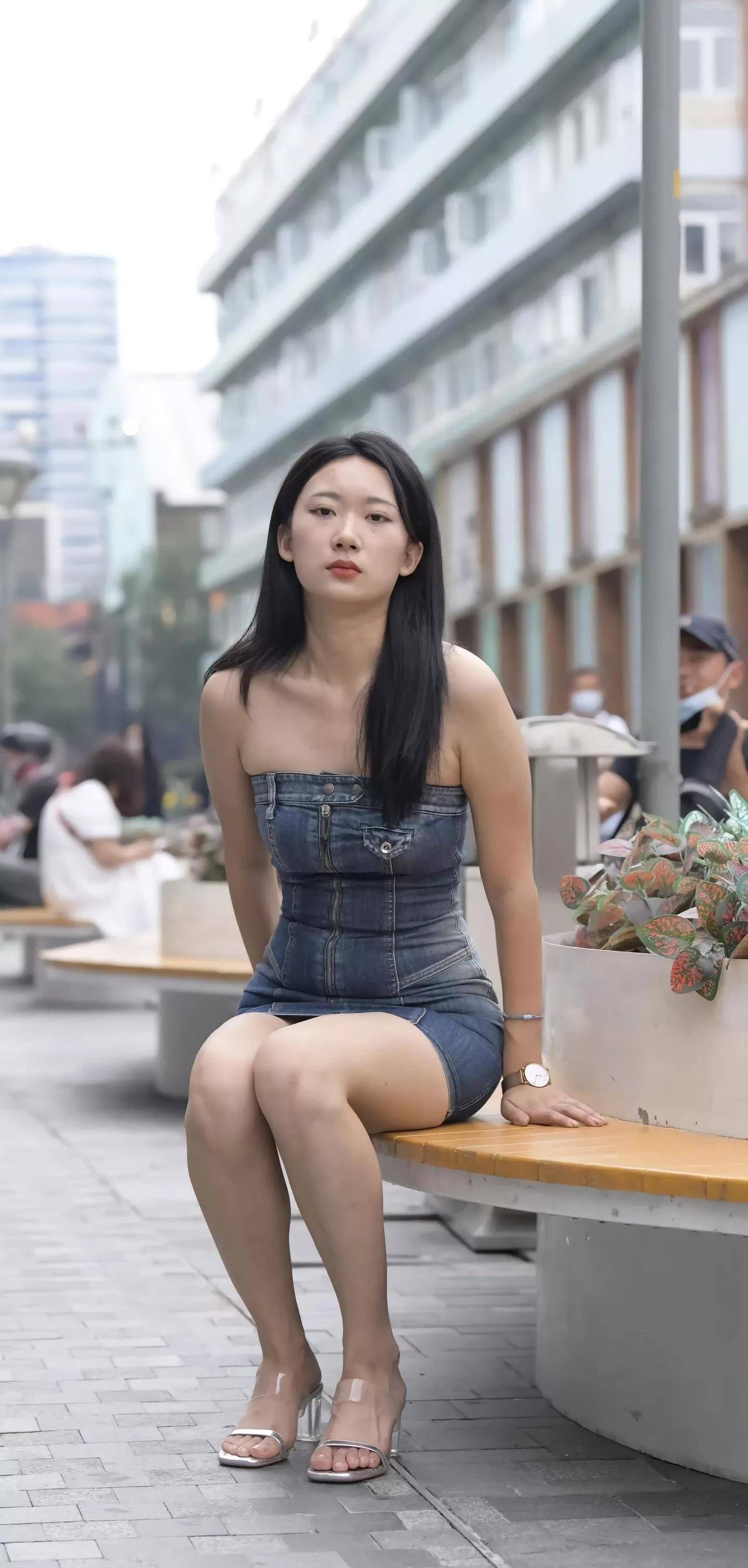 裹身材牛仔连衣裙,青春靓丽,简约时尚