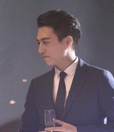 靳东:发表44岁生日致辞,继续做纯男孩,两个儿子送礼物,妻子送祝福_张