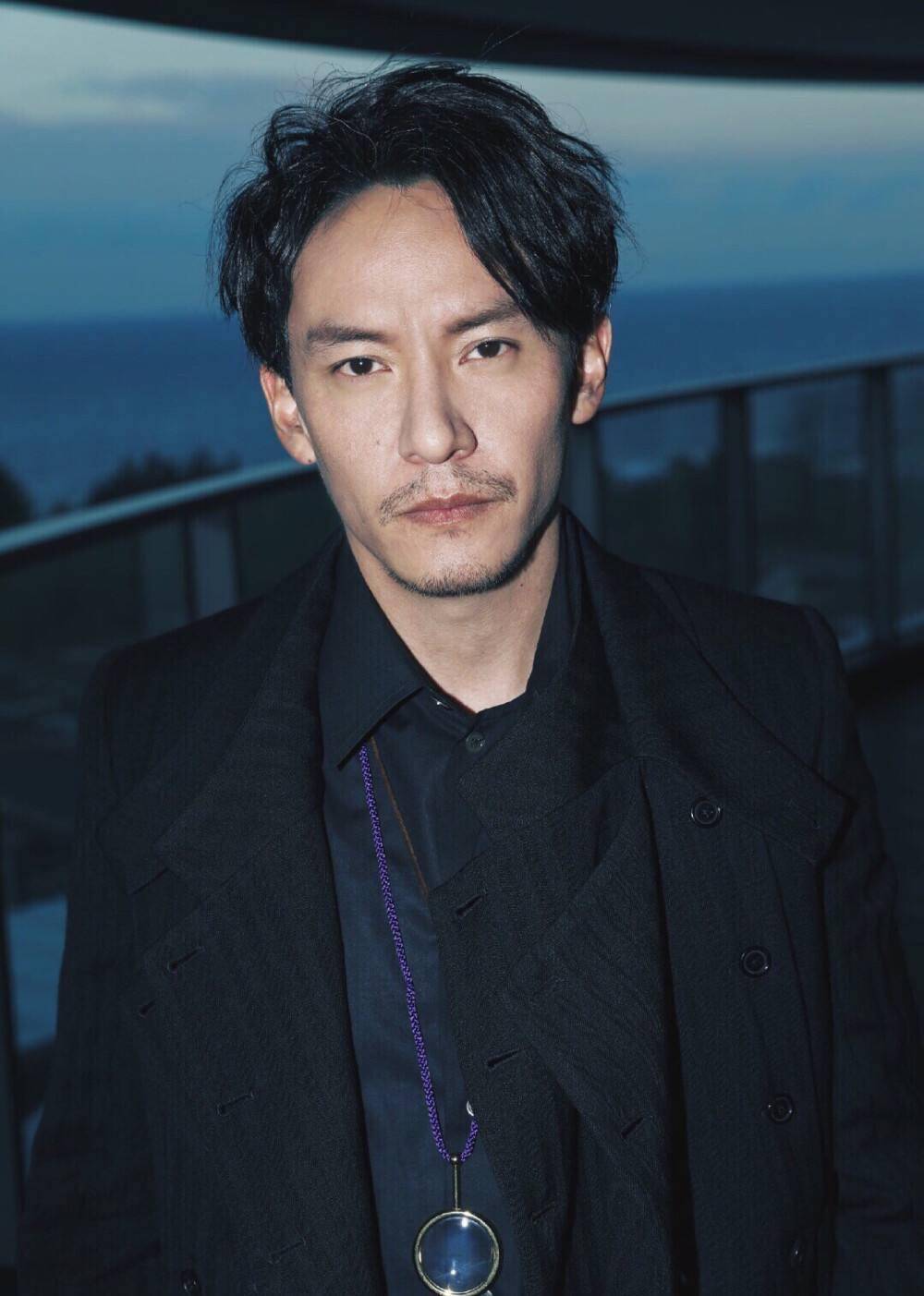 萧敬腾求婚,和50岁女友牵手成功,网友:等我考一下经纪人证_张震_妻子