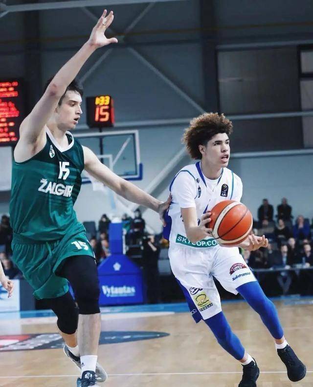 刚进联盟一年,就拥有自己的签名鞋……_二球_宣传_logo