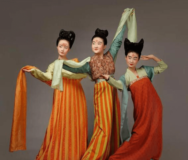 中国唐代服饰:华美与文化的交织_社会_穿着_地位