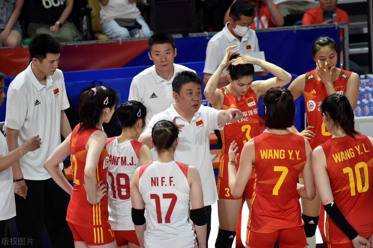 女排3消息:王云蕗报警后闯祸,蔡斌遭下课危机,朱婷意外上热搜_中国