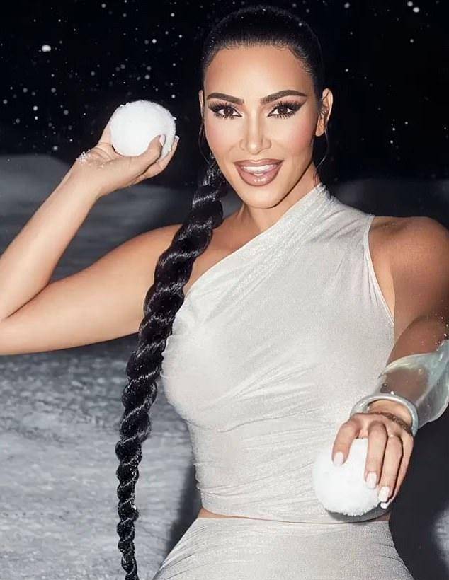 金卡戴珊雪中露香肩,美丽"冻"人,凯莉詹娜厚外套下显婀娜_豪宅_金小妹