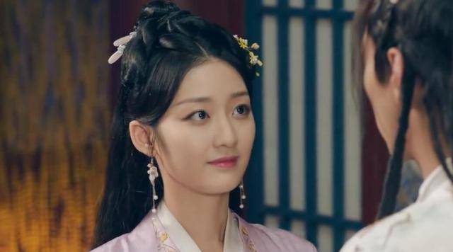 何洛洛把她当女神,《101》被淘汰后,合作肖战队友两度饰演女主_戚砚笛