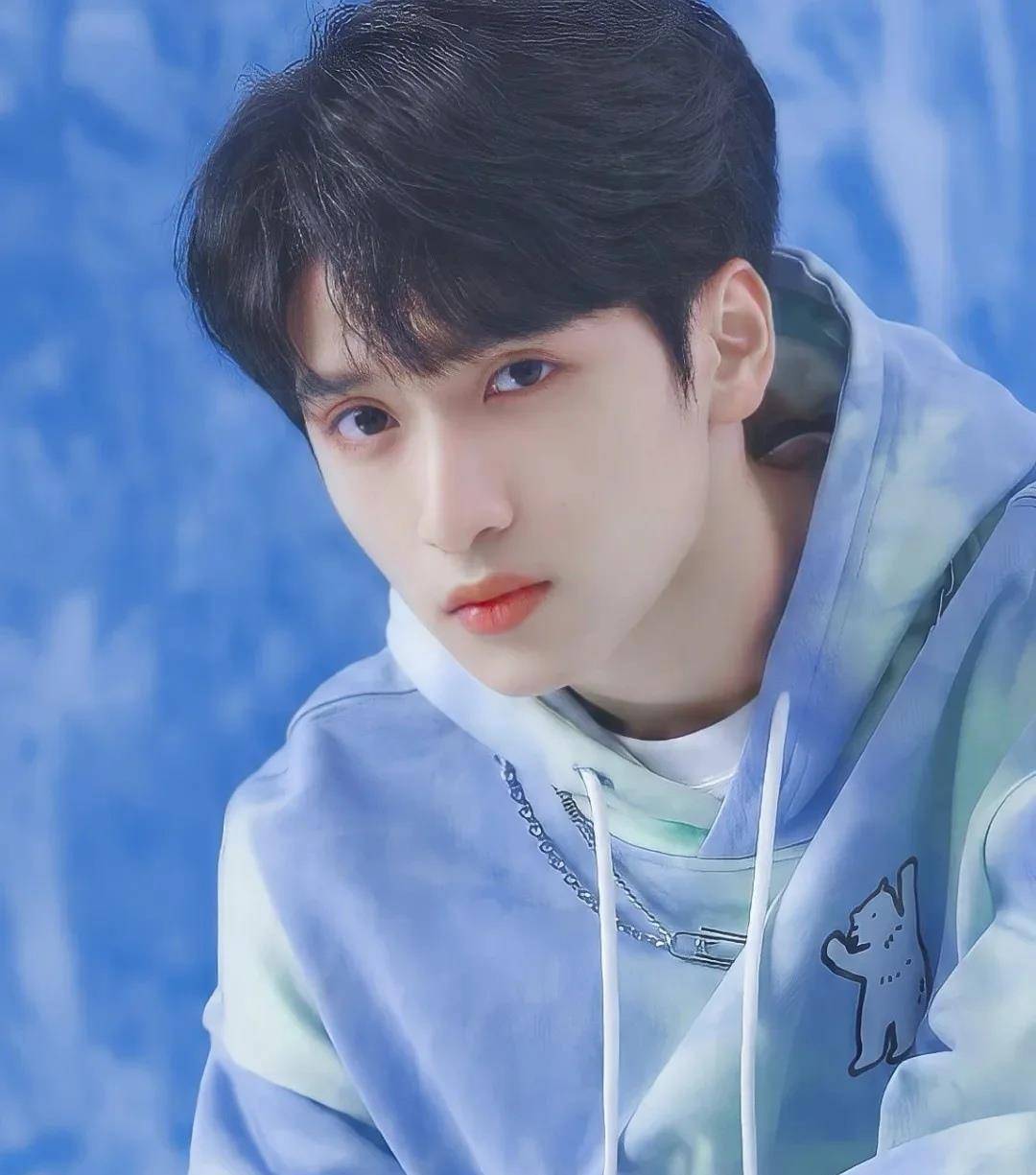 16岁男星严浩翔粉丝太疯狂!