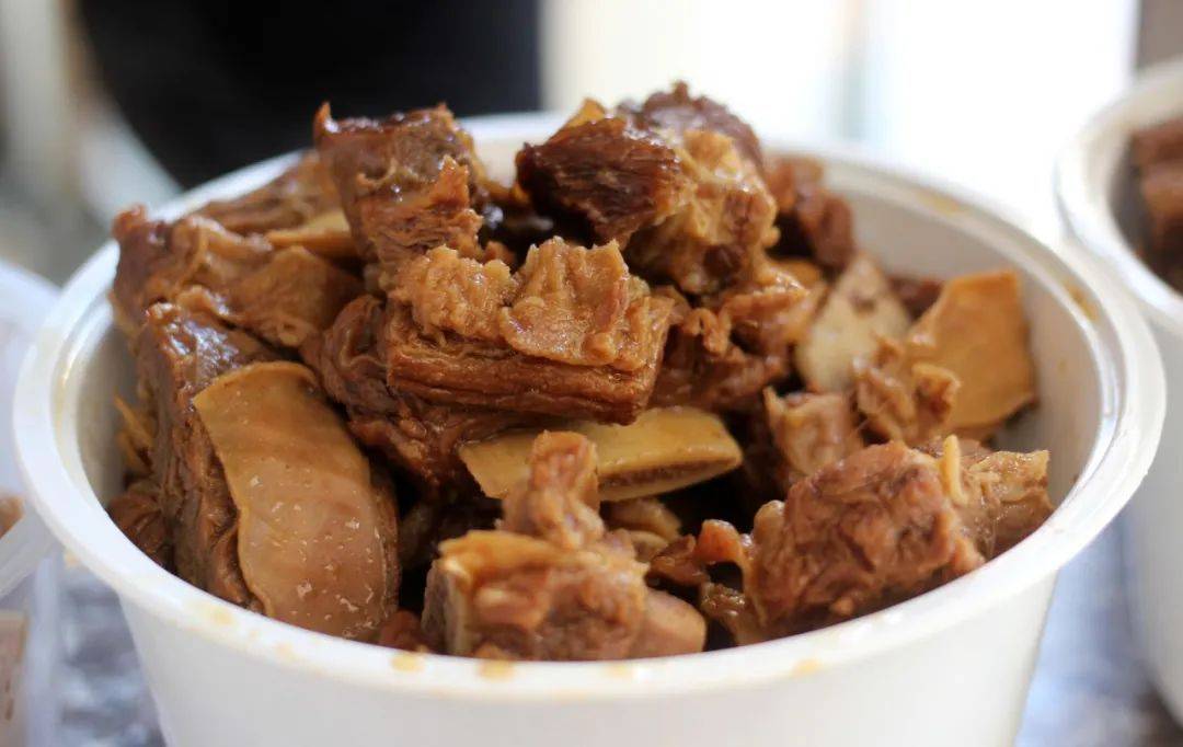 美食台湖岭牛排的做法就是传统的炖煮.