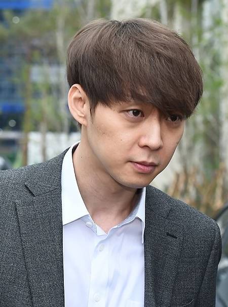 解析韩国男演员朴有天的八字_毒品_因为_燃烧