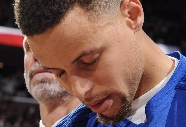 就连库里本人也曾担心过:"接受脚踝手术后,有一段时间,我很担心自己是