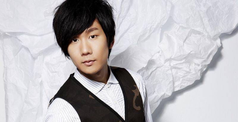 林俊杰经纪人道歉,打掉粉丝手机之后不管不顾,林俊杰回头惹争议_明星