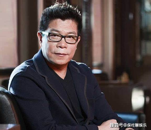 曝王中军带美女同游巴黎,女方穿紧身瑜伽裤,正面撞脸女星左小青_照片